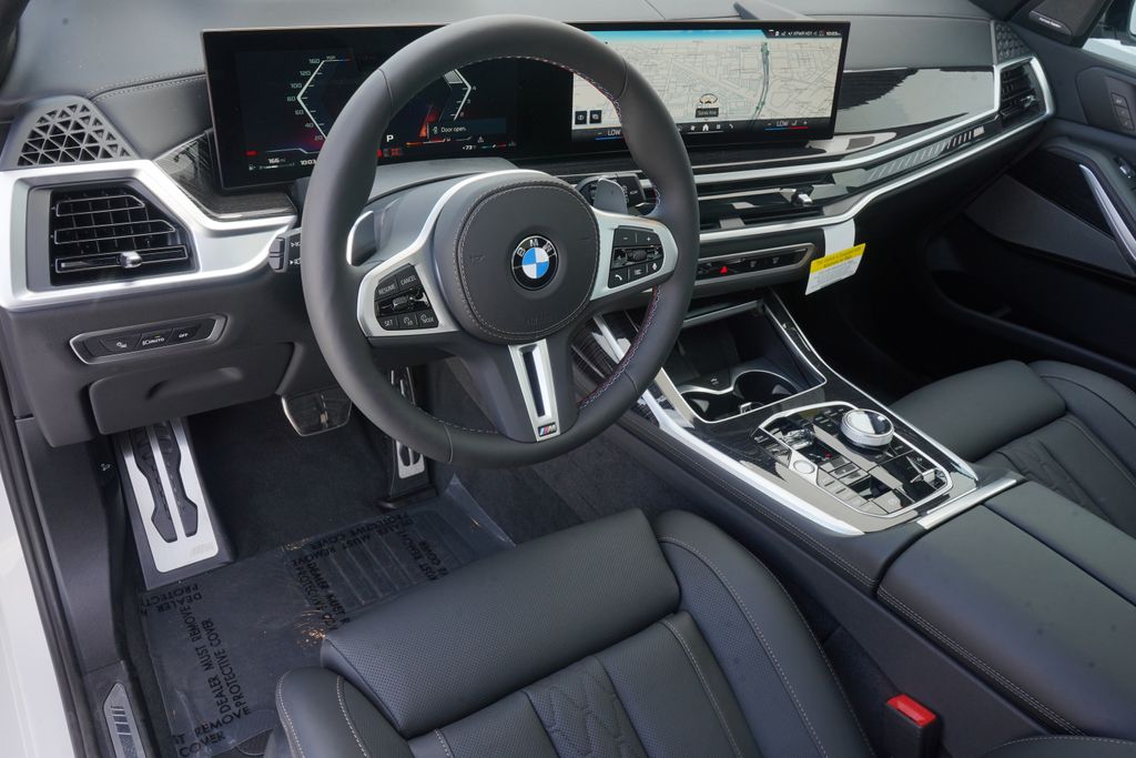 2025 BMW X7 M60i 12