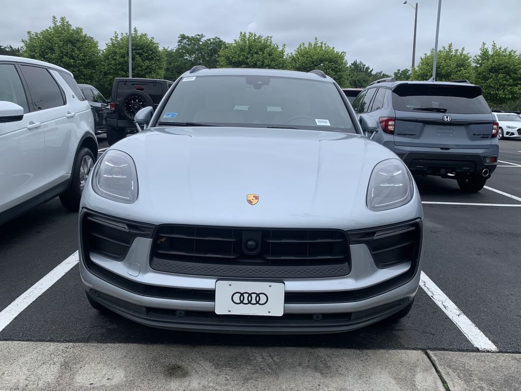 2024 Porsche Macan Base 2