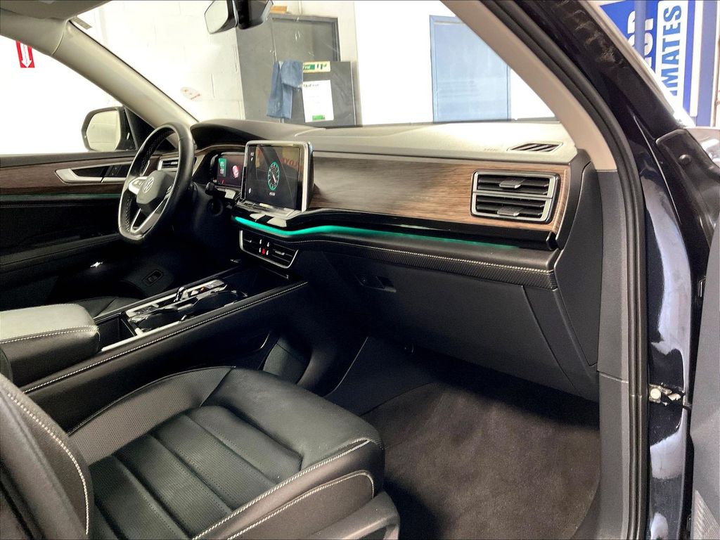 2025 Volkswagen Atlas — photo 14