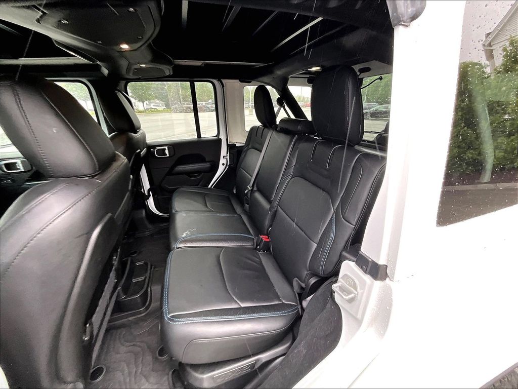 2024 Jeep Wrangler — photo 15