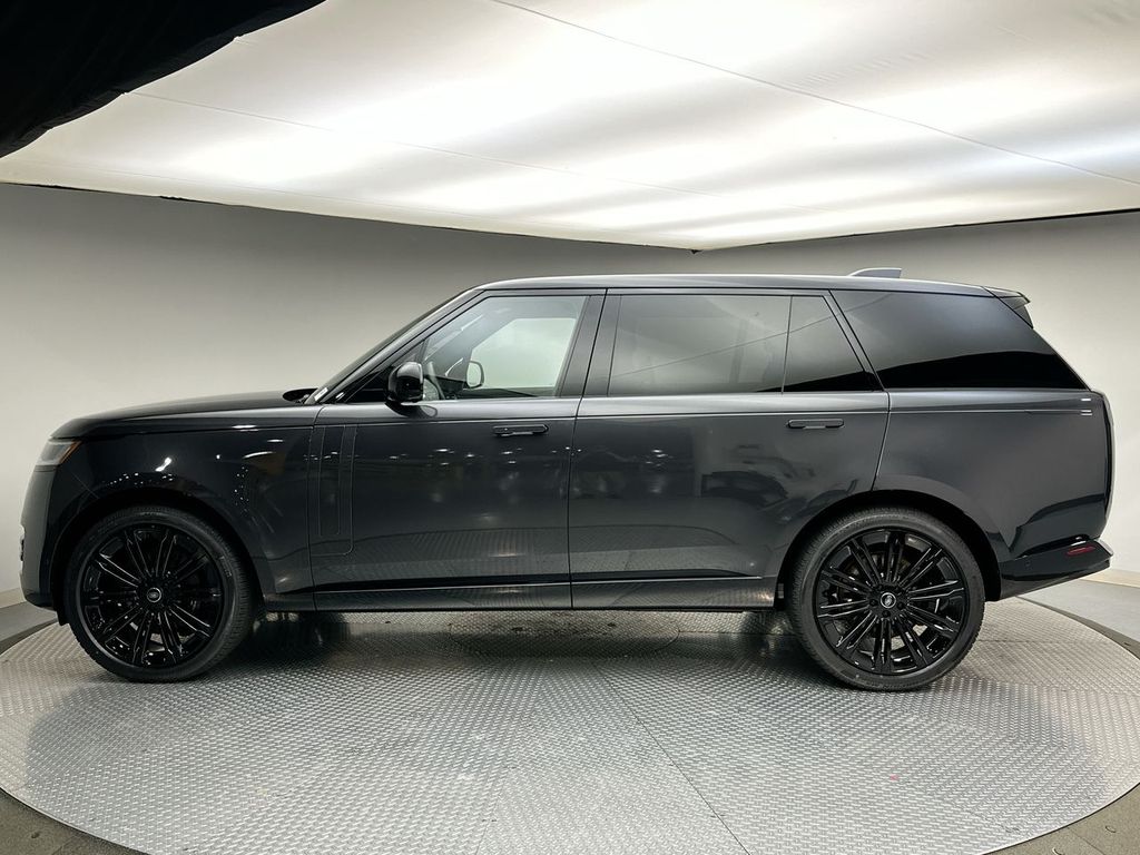 2025 Land Rover Range Rover SE 2