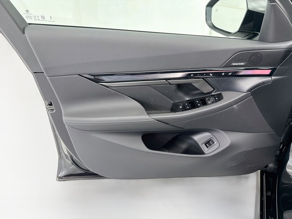 Thumbnail: 2027 BMW 5 Series - 23