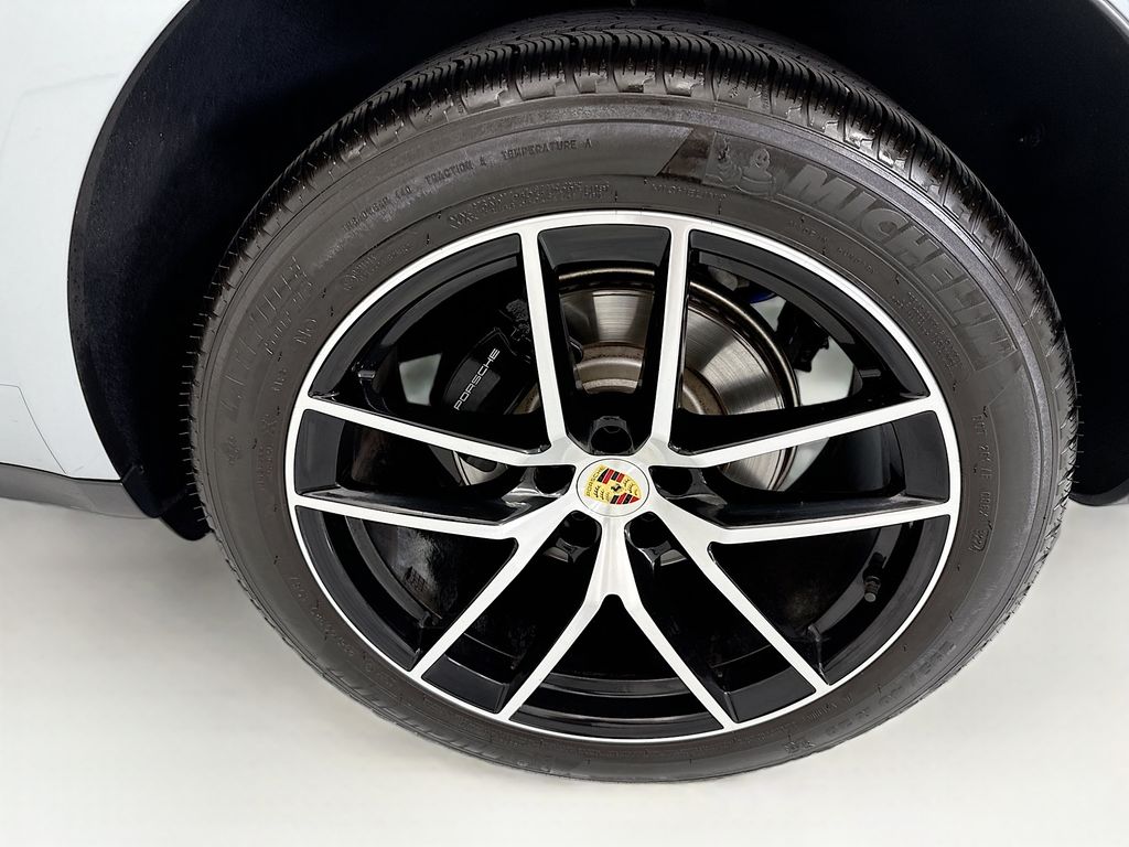 Thumbnail: 2025 Porsche Macan - 31