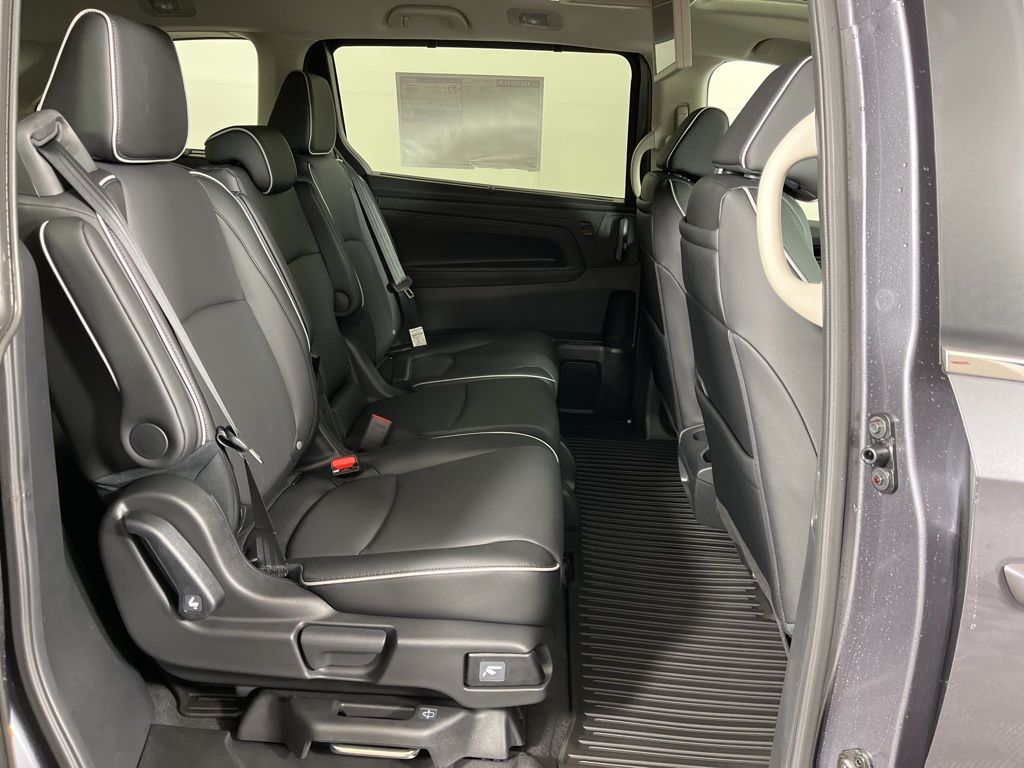 2025 Honda Odyssey Touring 13