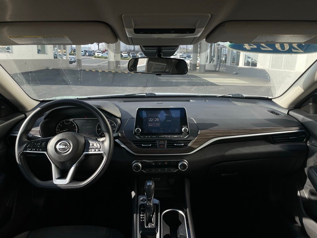 Thumbnail: 2024 Nissan Altima - 10