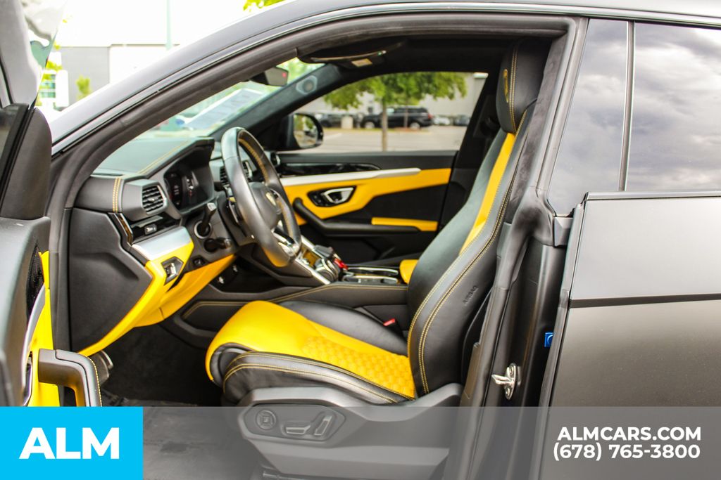 Used 2020 Blue Lamborghini Base image 17