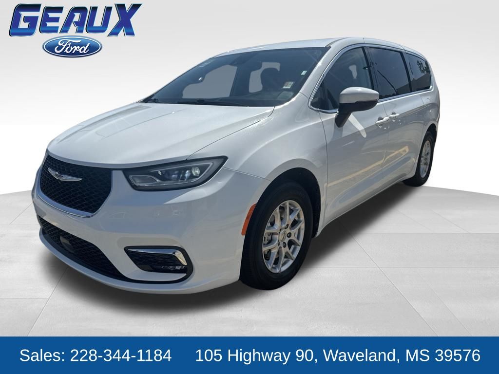  2023 Chrysler Pacifica Touring L FWD   