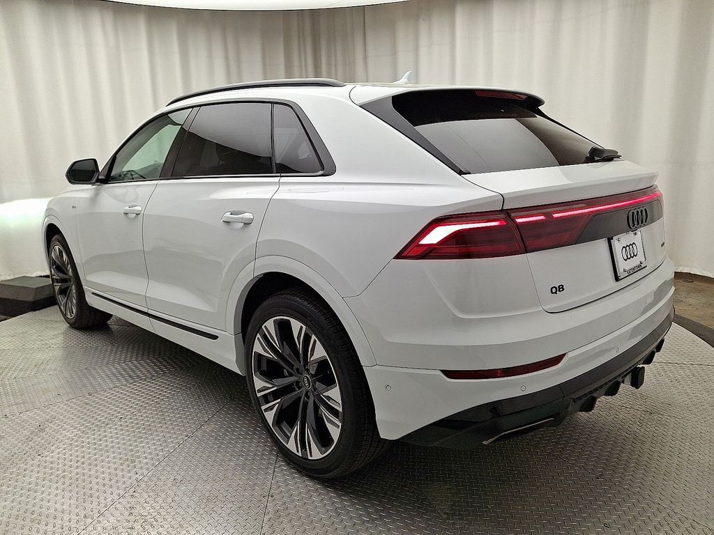 Thumbnail: 2026 Audi Q8 - 4