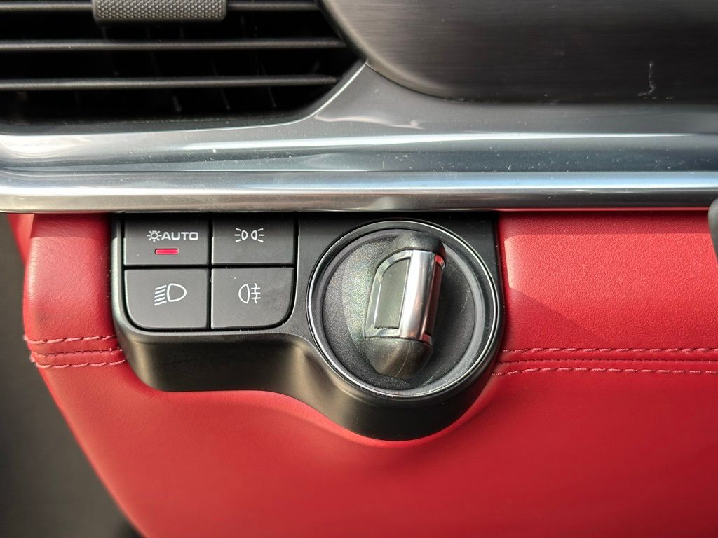 Thumbnail: 2023 Porsche Panamera - 32