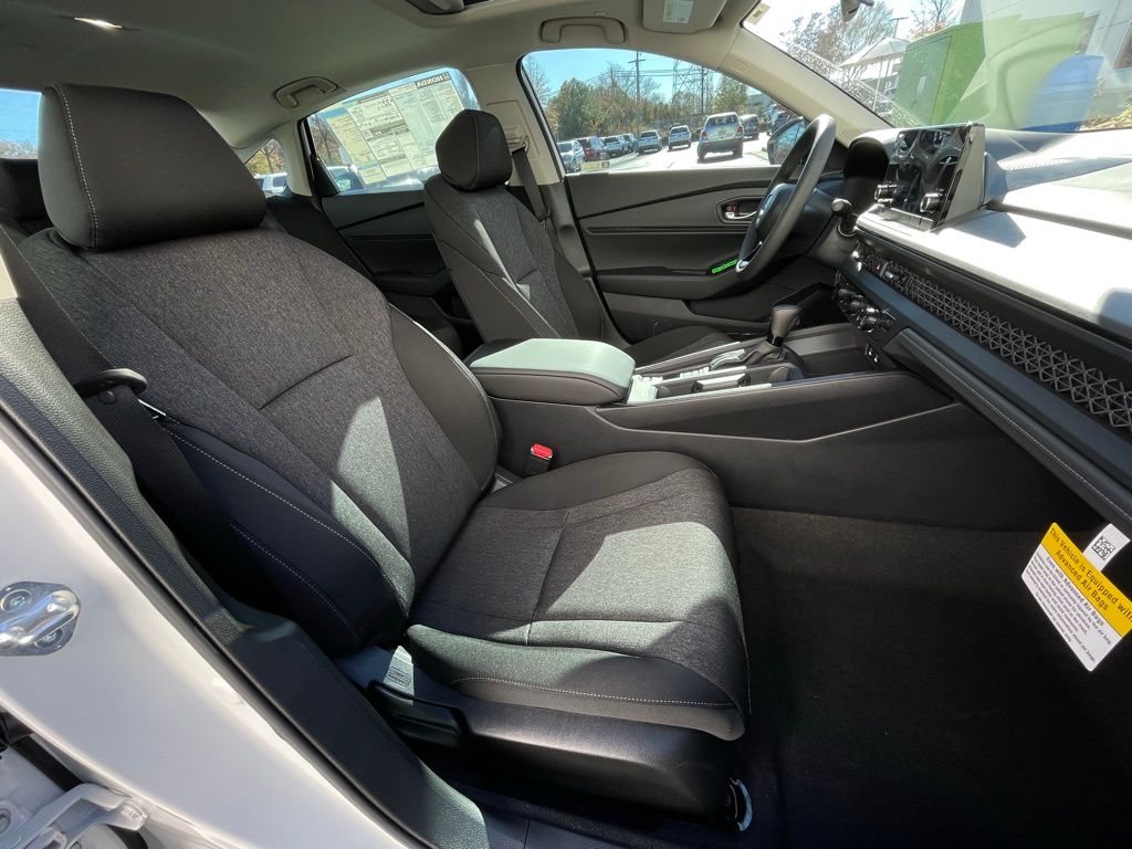 2025 Honda Accord SE 31