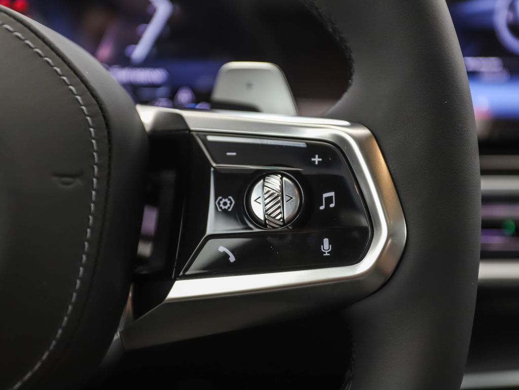 Thumbnail: 2025 BMW 7 Series - 13