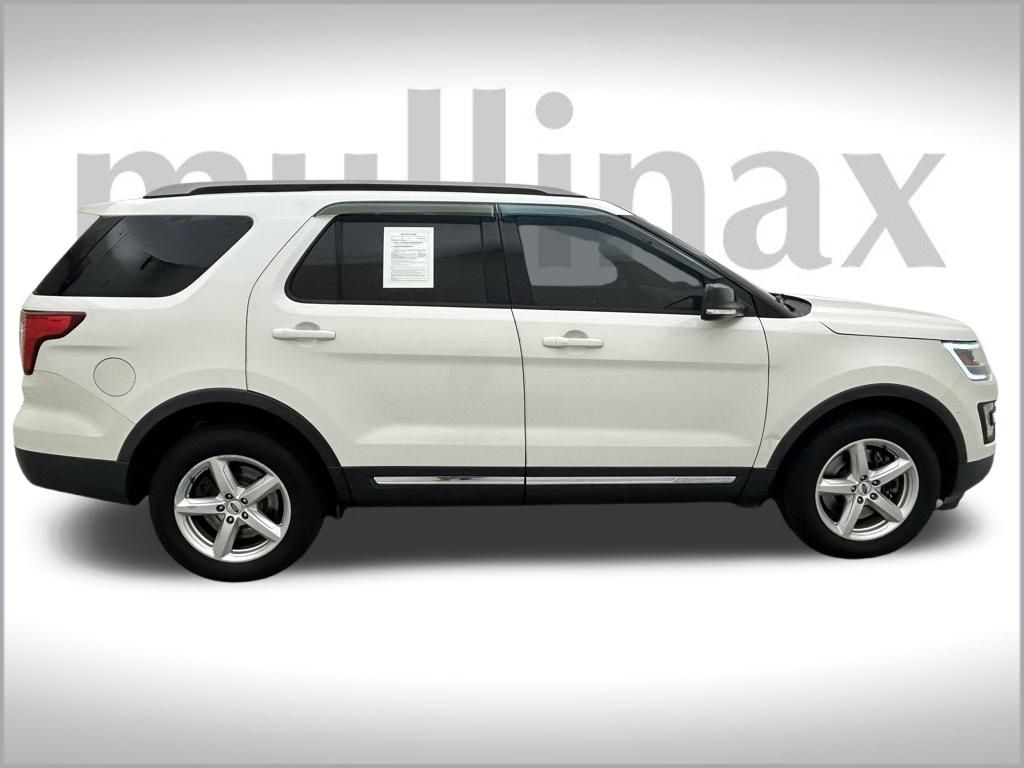 2017 Ford Explorer XLT photo 2