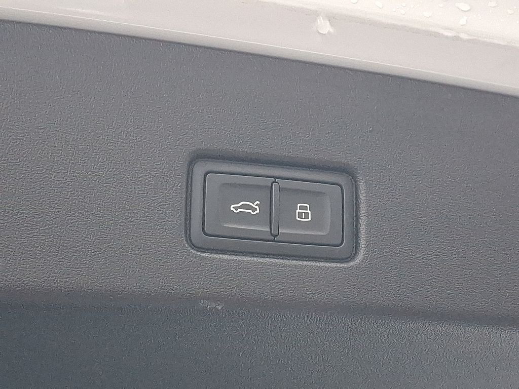 Thumbnail: 2024 Audi Q4 e-tron - 31