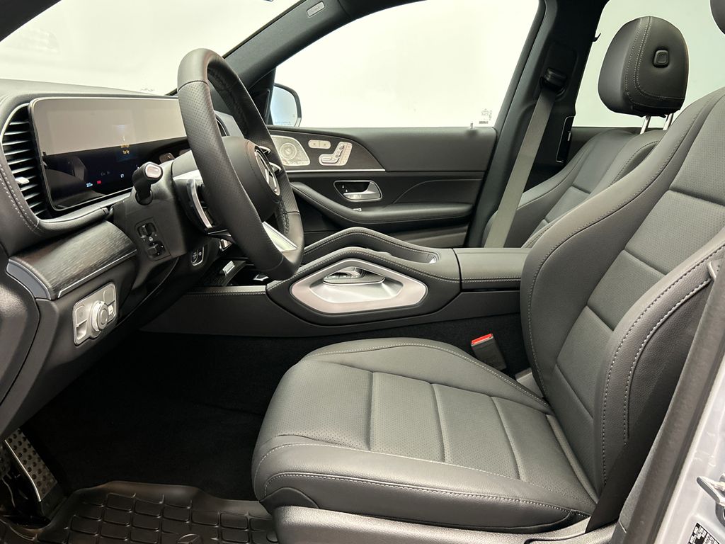 2025 Mercedes-Benz GLS 450 4MATIC 12