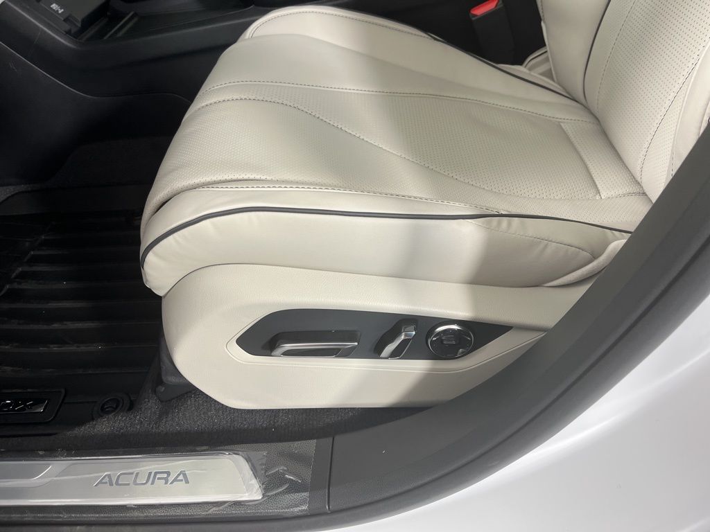 Thumbnail: 2025 Acura RDX - 25