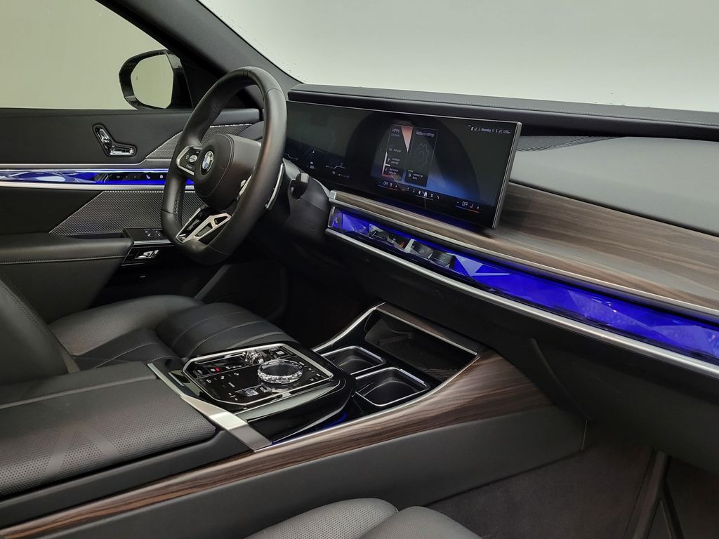 Thumbnail: 2024 BMW 7 Series - 14
