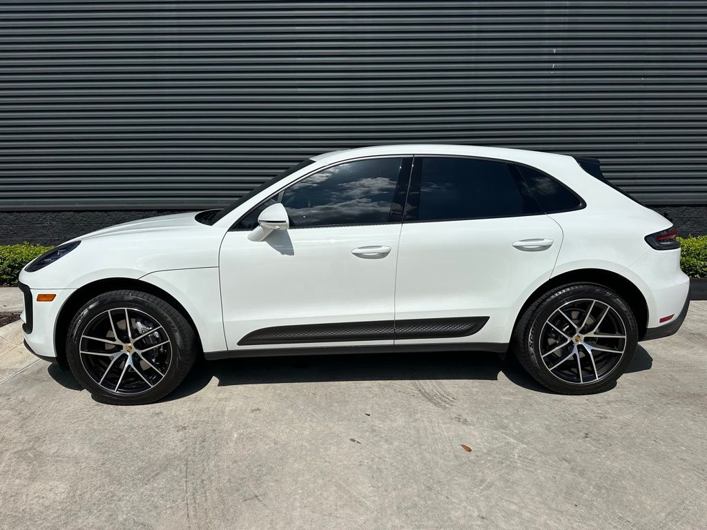 Thumbnail: 2023 Porsche Macan - 2