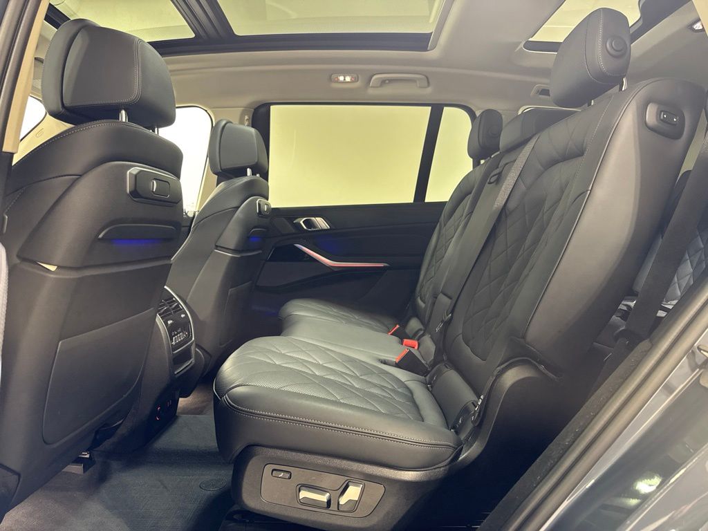 Used 2023  BMW xDrive40i image 22