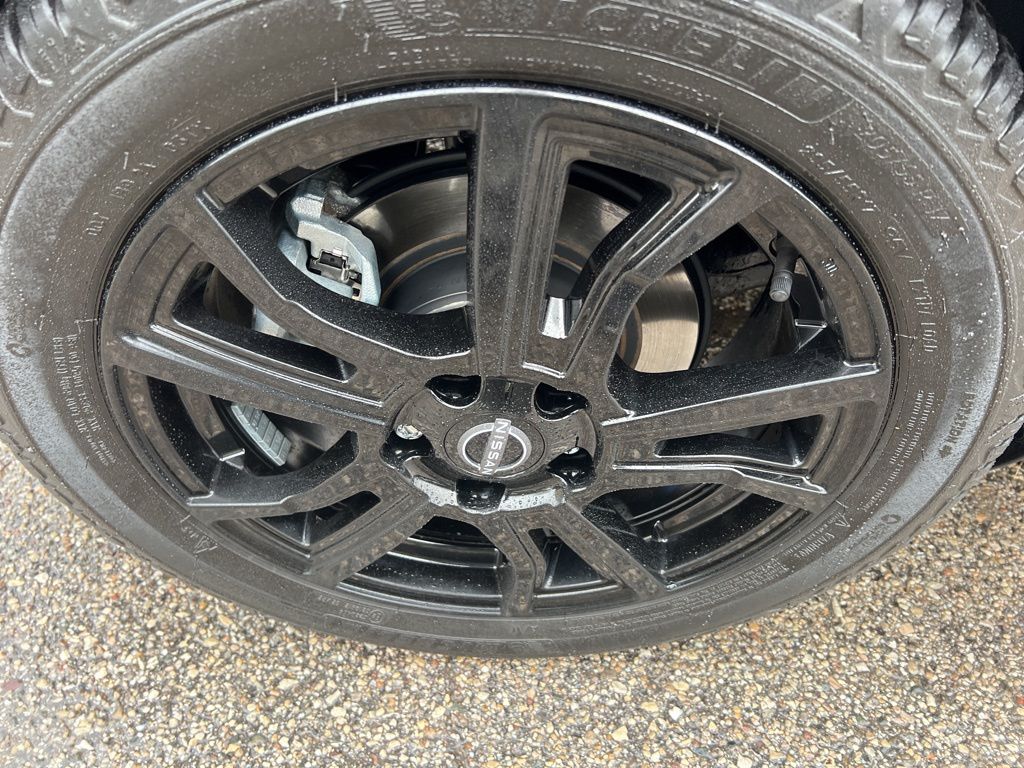 2024 Nissan Kicks SR photo