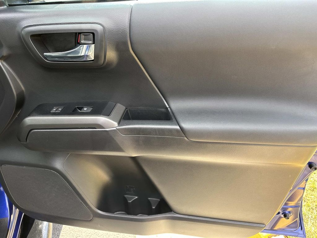 Thumbnail: 2023 Toyota Tacoma - 19