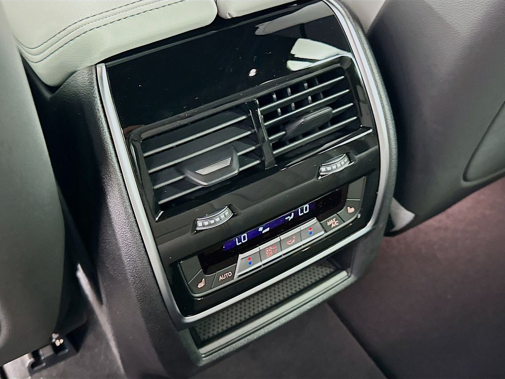 2026 BMW X5 M60i 18