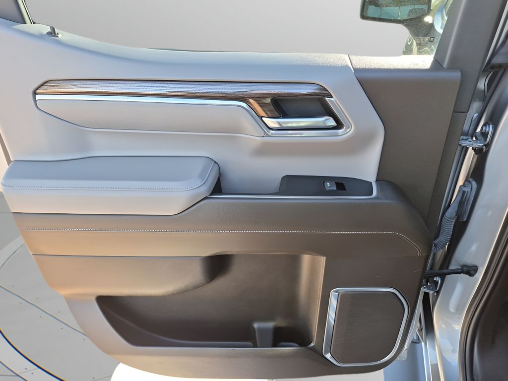 Used 2023 Gray Chevrolet RST image 17