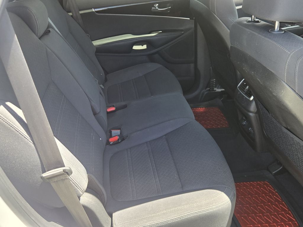 2017 Kia Sorento - $9,039