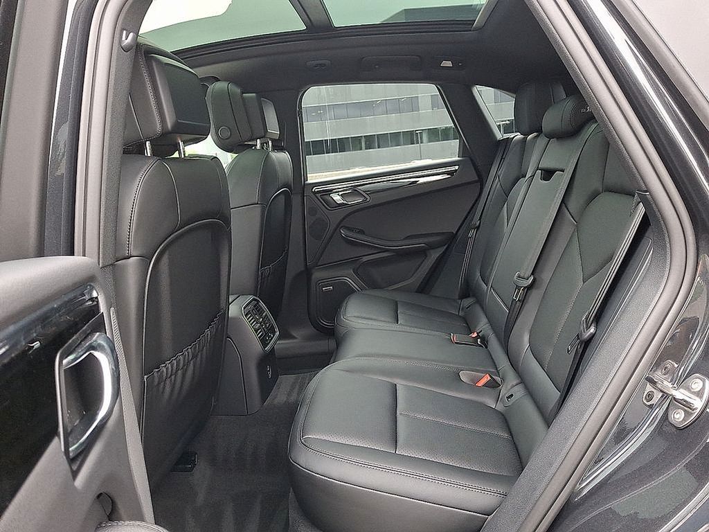 Thumbnail: 2025 Porsche Macan - 12