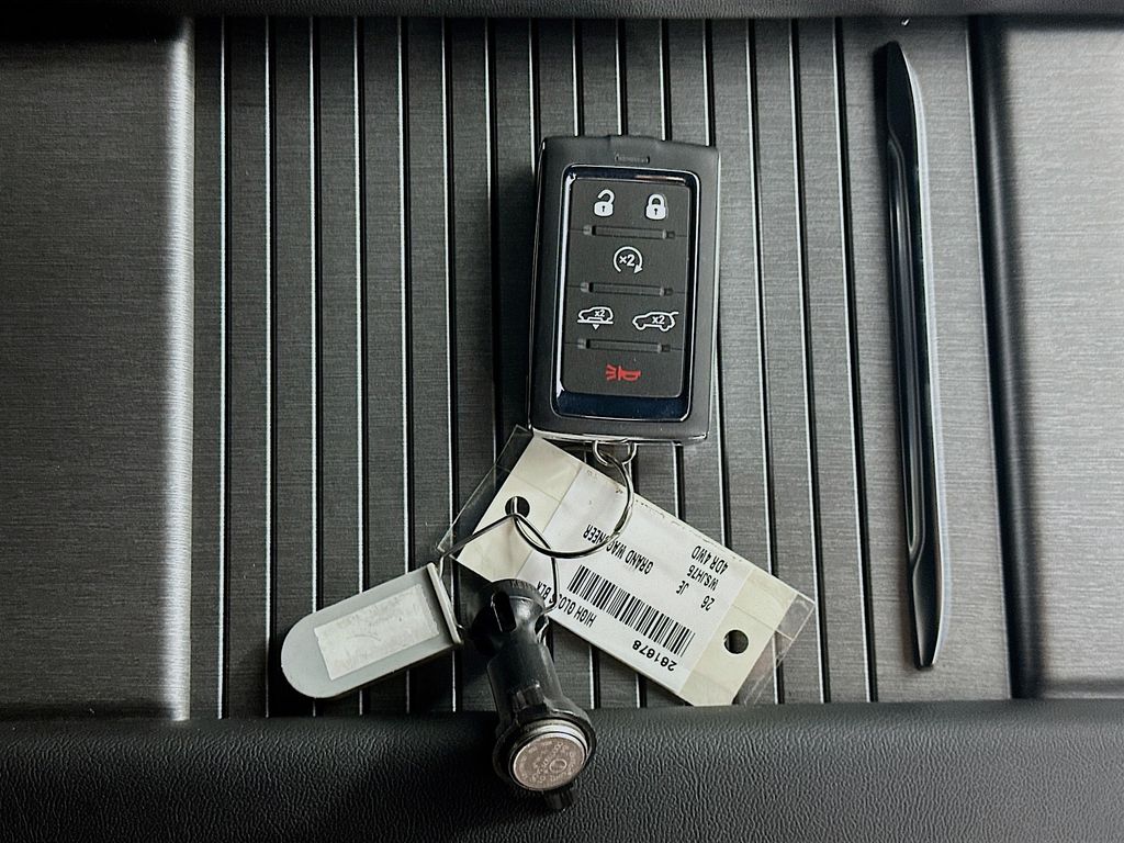 JeepGrand Wagoneer20
