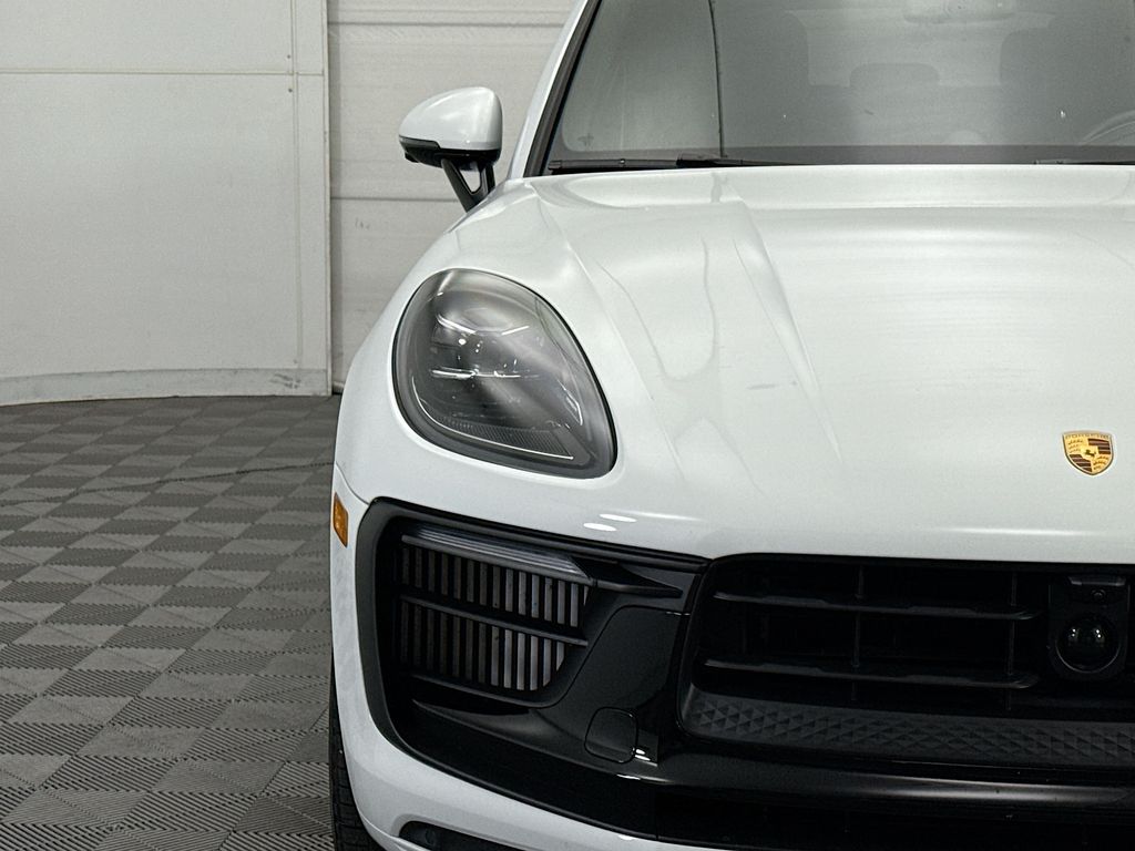 Thumbnail: 2024 Porsche Macan - 12
