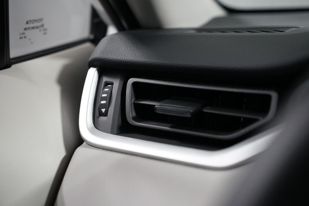 Thumbnail: 2025 Toyota RAV4 - 25