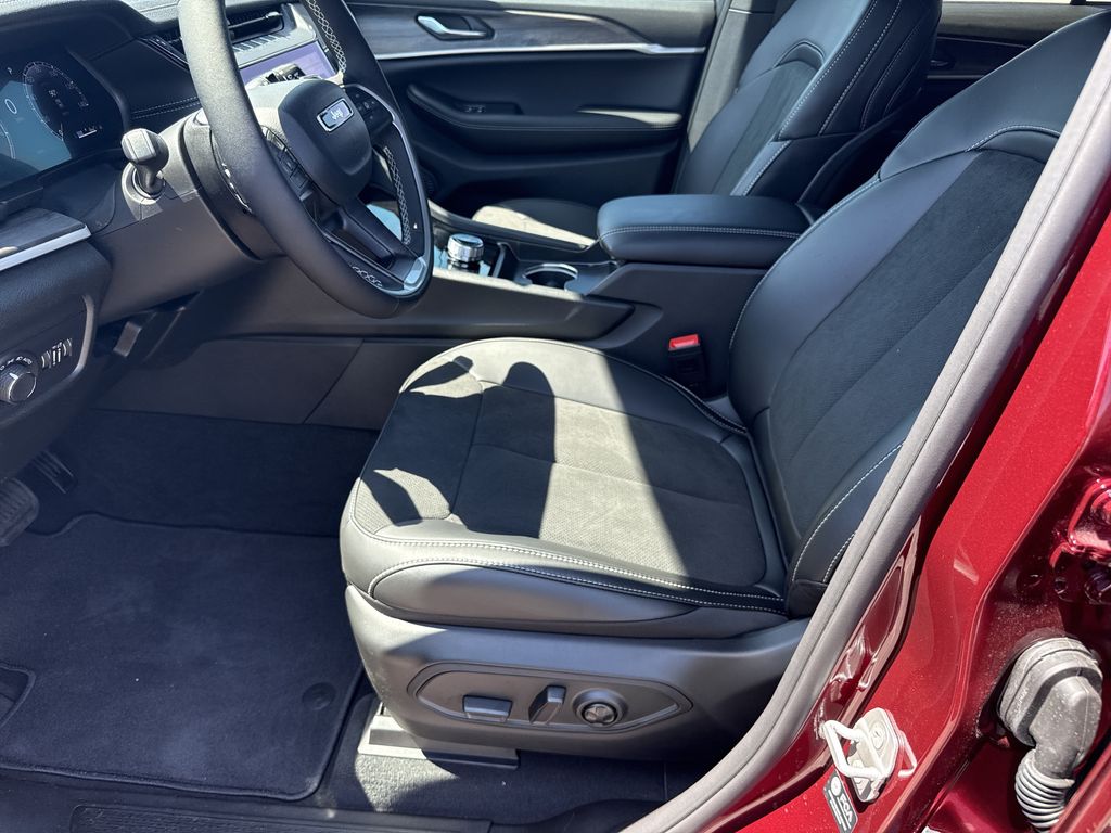 2026 Jeep Grand Cherokee Altitude - 11