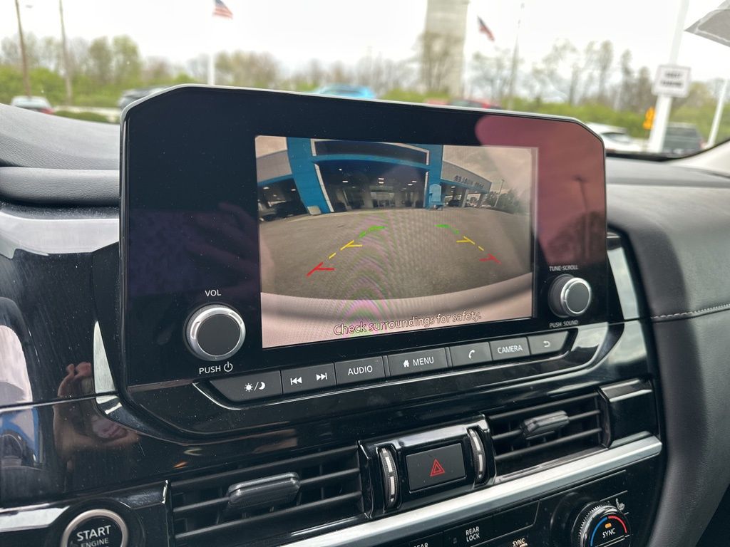 2024 Nissan Pathfinder SV photo