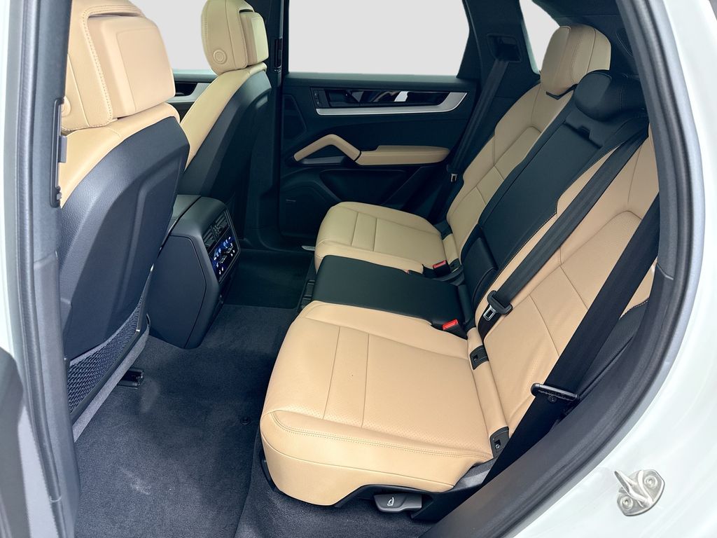 Thumbnail: 2026 Porsche Cayenne - 19