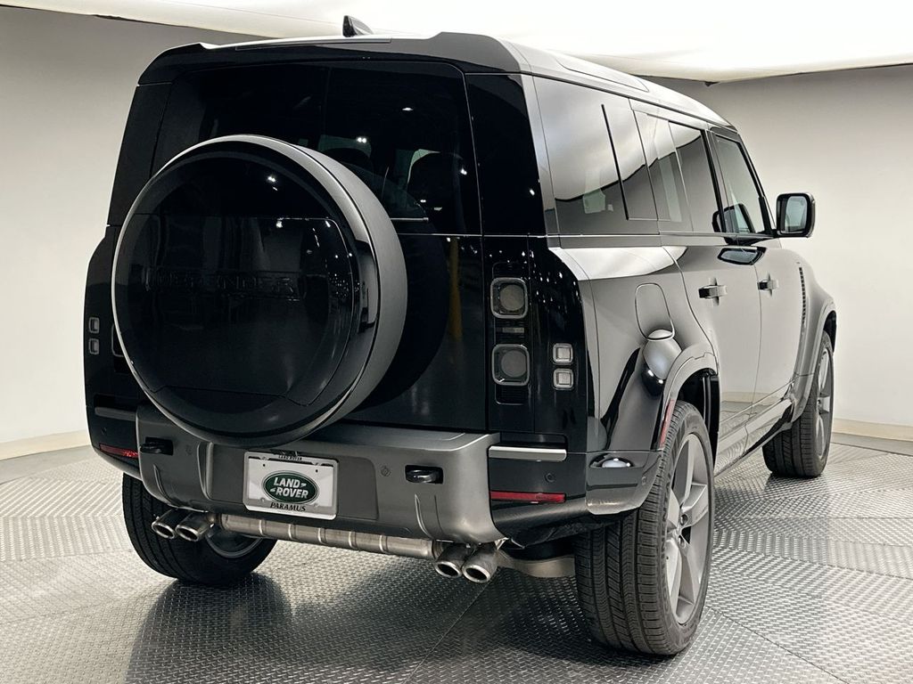 2025 Land Rover Defender 110 3