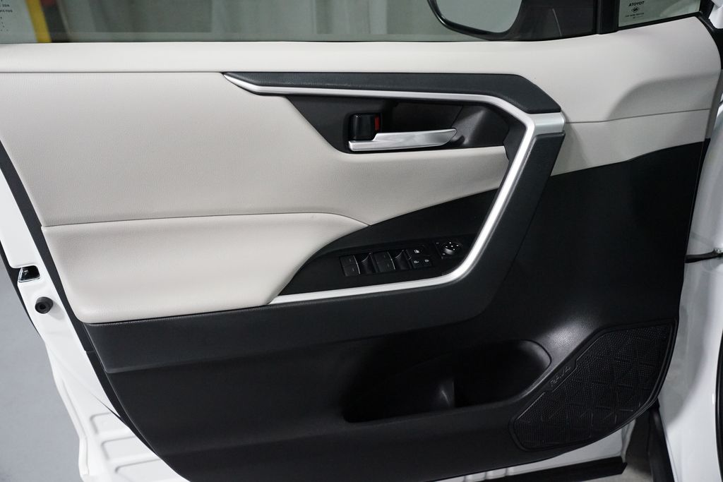 Thumbnail: 2025 Toyota RAV4 - 30