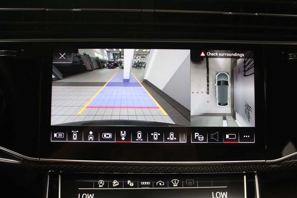 Thumbnail: 2023 Audi SQ8 - 24