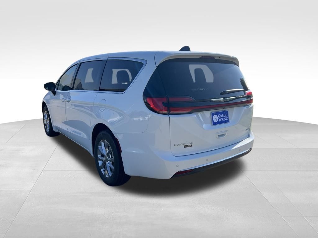 Used 2023 Chrysler Pacifica Van