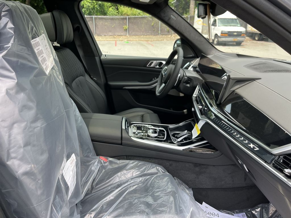 Thumbnail: 2026 BMW X7 - 26