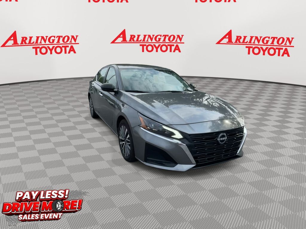 Used 2024 Nissan Altima Sedan