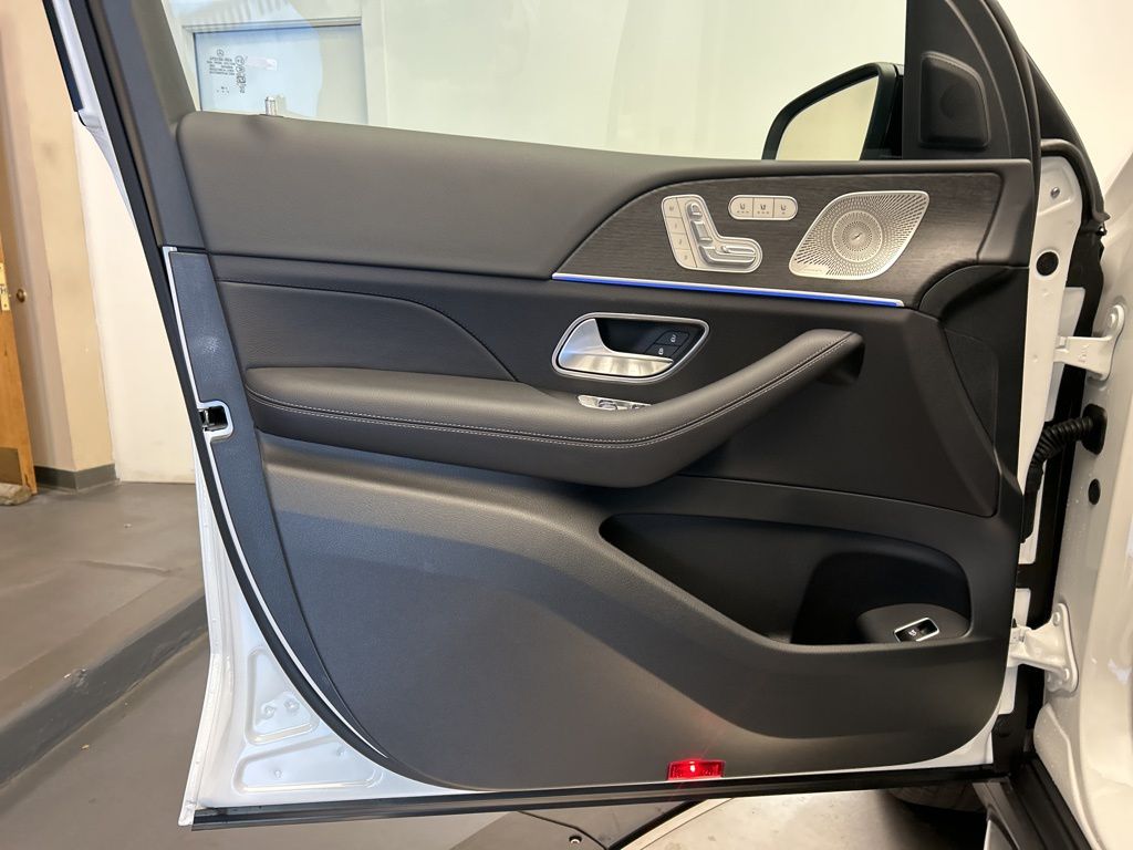 Thumbnail: 2026 Mercedes-Benz GLS - 11