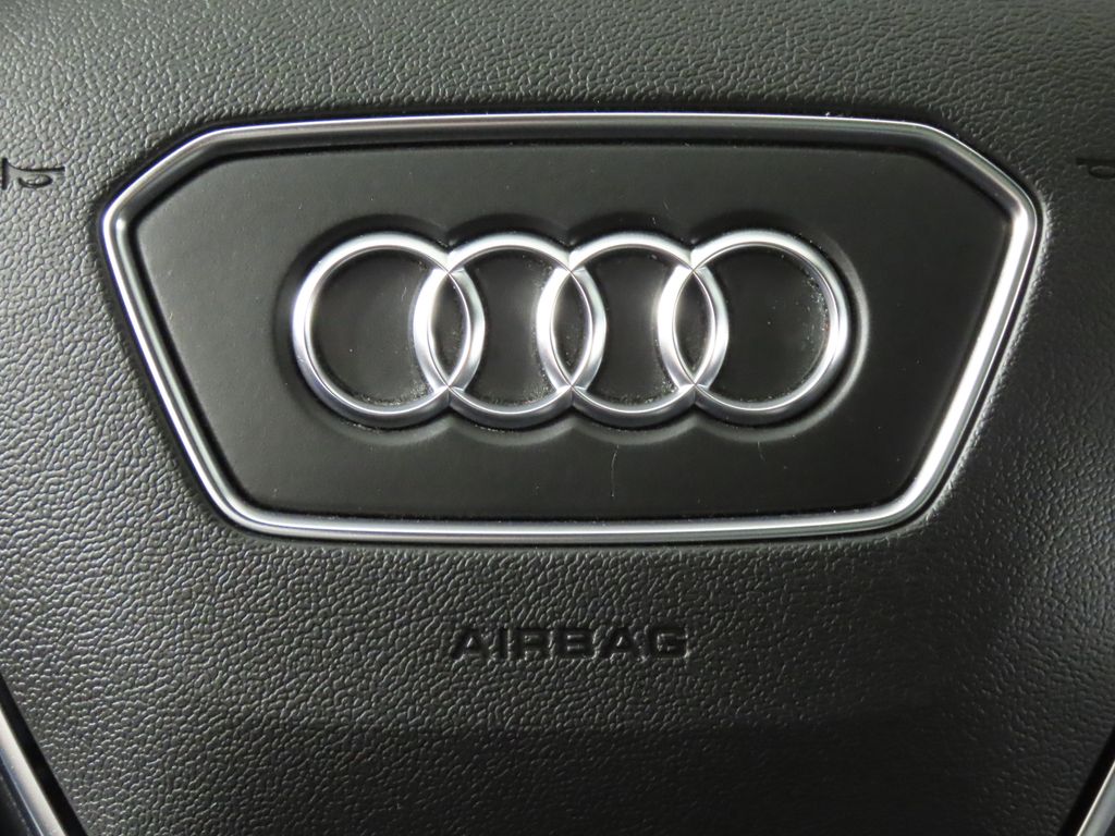 Thumbnail: 2019 Audi e-tron - 16