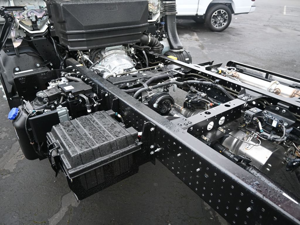 2025 Isuzu NPR XD 