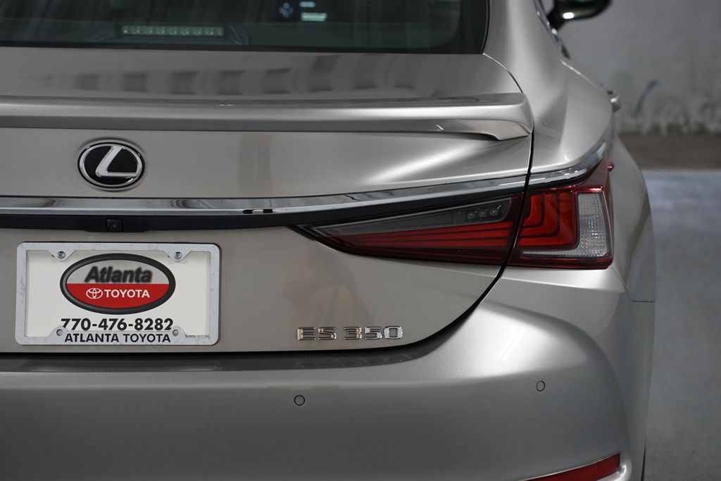 Thumbnail: 2021 Lexus ES - 10