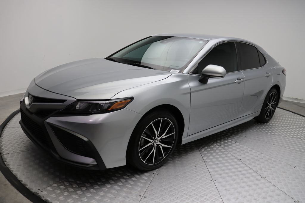 2023 Toyota Camry SE Hero Image