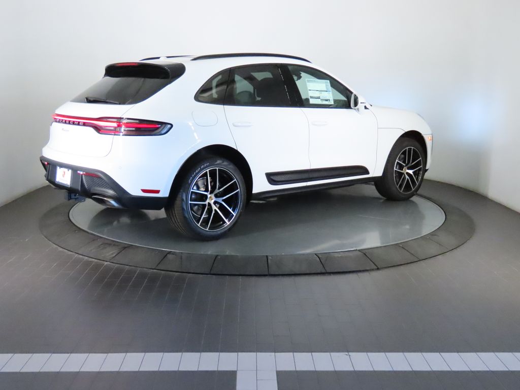 Thumbnail: 2026 Porsche Macan - 7