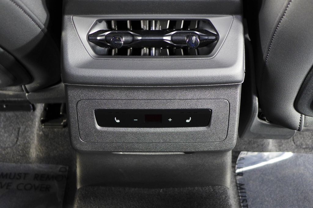 Thumbnail: 2025 Audi Q6 e-tron - 24