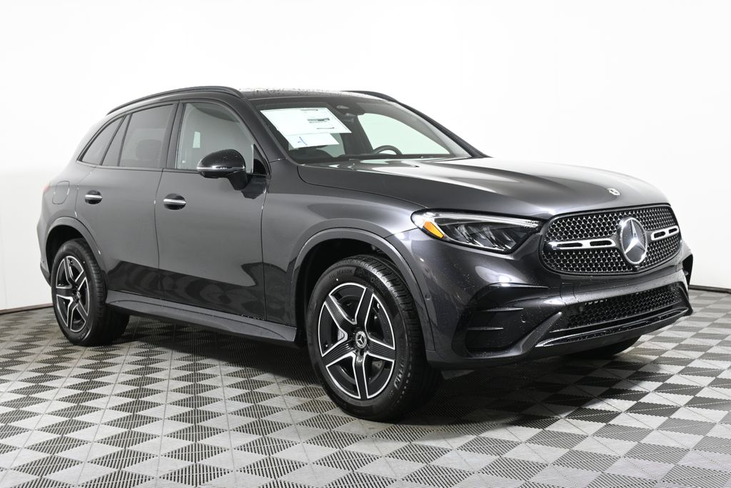 2025 Mercedes-Benz GLC 300 8