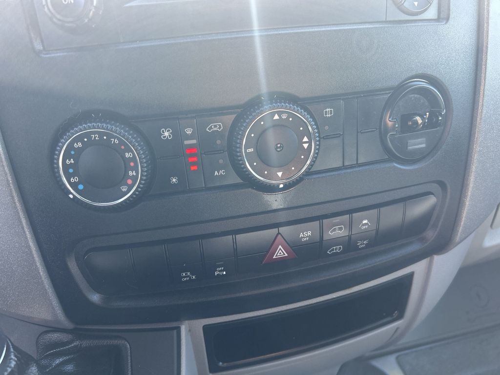 Thumbnail: 2017 Mercedes-Benz Sprinter - 18