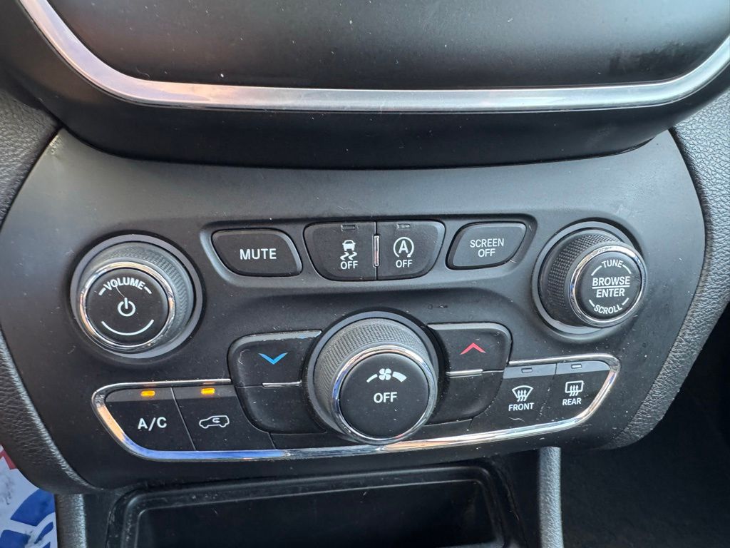 Used Car 2021 Jeep Cherokee  Altitude For Sale Under $20,000 In Georgetown, Texas